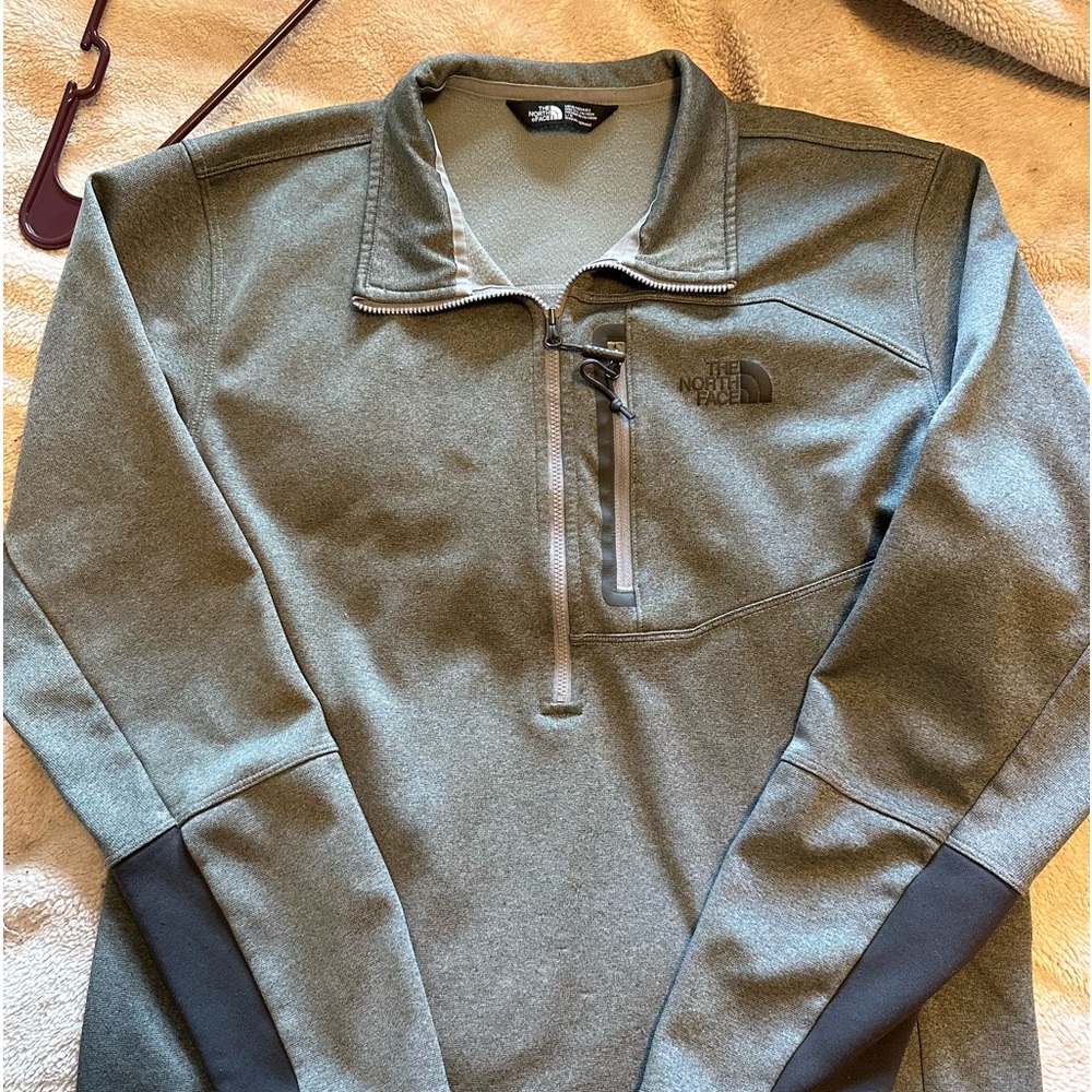 Men Large 1/2 zip North Face